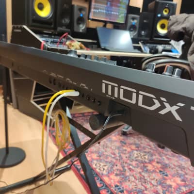 Yamaha MODX7 Synthesizer image 8
