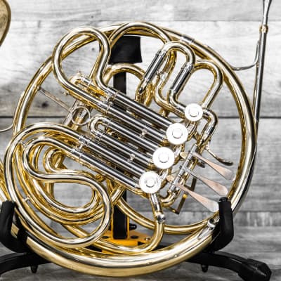 Conn 6D French Horn Outfit image 3