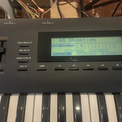 Roland D-70 76-Key Super LA Synthesizer 1990 - 1994 - Black