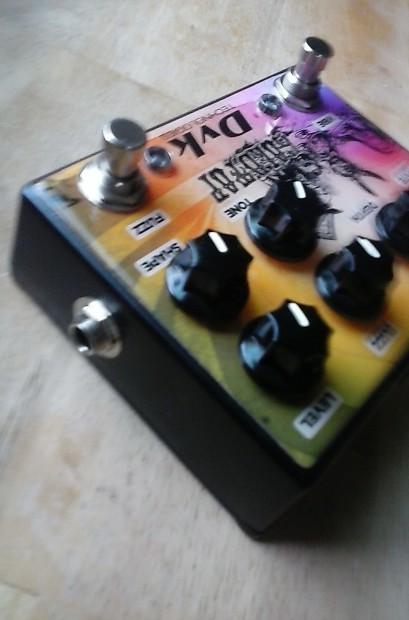 DVK Technologies Gold Top Fuzz and Vibe Dual Pedal Rainbow