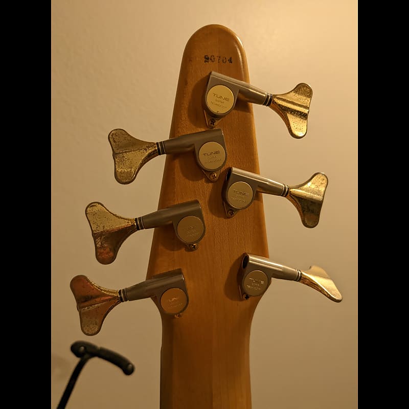 Tune Zi-III-6 1991 - Natural Walnut (MIJ) - Same Model used Tune Zi-III-6 1991 - Natural Walnut (MIJ) - Same Model used