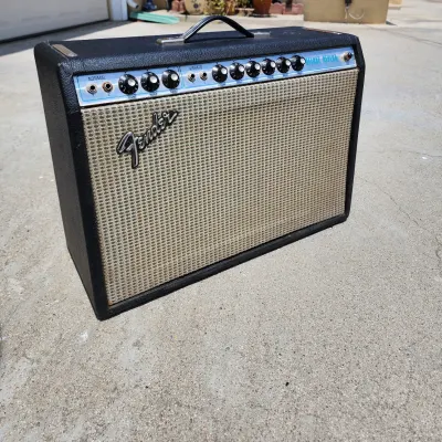 Fender Deluxe Reverb 2-Channel 22-Watt 1x12