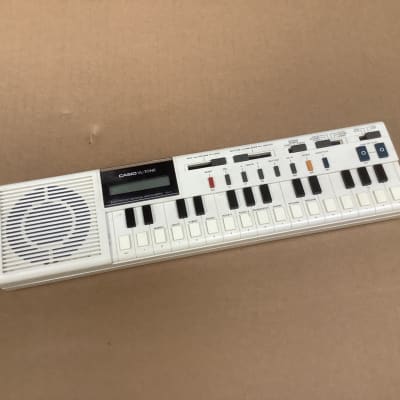 Casio VL-1 VL-Tone 29-Key Synthesizer Keyboard 1979 - 1984 - White