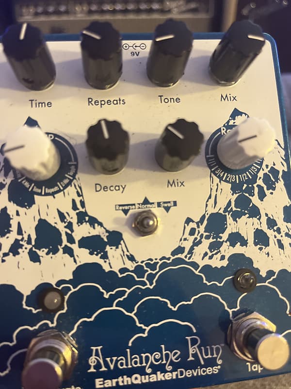 EarthQuaker Devices Avalanche Run Stereo Reverb & Delay with Tap Tempo