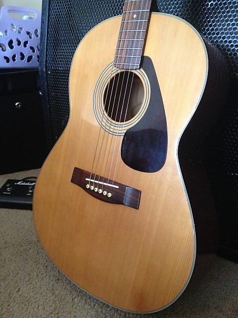 Yamaha fg 325 acoustic guitar hot sale