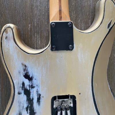 Squier Stratocaster Gold image 6