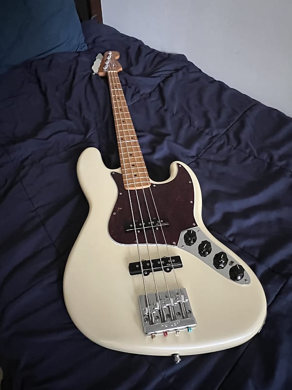 Fender Player Plus Jazz Bass with Maple Fretboard Olympic Pearl + Fender Gig Bag image 1