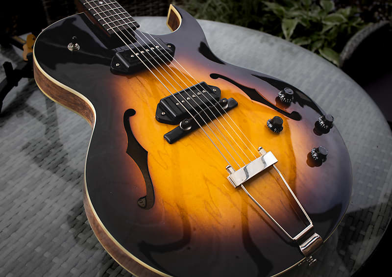 The Loar LH-302T