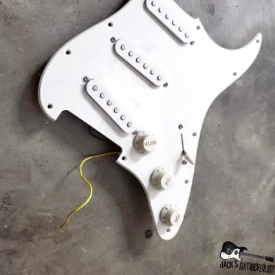 Stratocaster SSS Loaded Pickguard #30 (1990s White) image 8