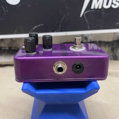 Tone Factor ( pre-Mojo Hand FX ) Huckleberry v1 Fuzz Pedal - Purple image 6