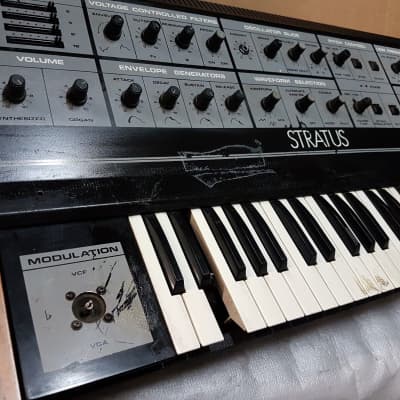 Crumar Stratus Synthesizer - CEM 3310 / 3320 / 3330 Chips