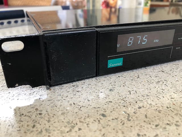 Sansui T-M70  Quartz PLL Digital Synthesizer Tuner  			