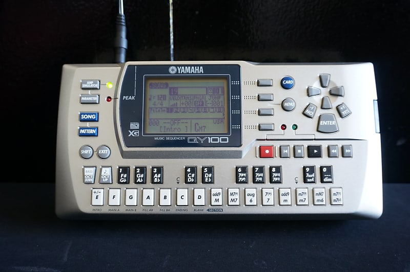 YAMAHA QY100 Portable Sequencer Arranger MIDI Sound Module Drum Machine w/  Case