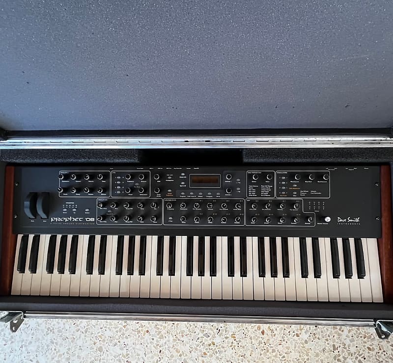 Dave Smith Instruments Prophet 08 PE 61-Key 8-Voice Polyphonic