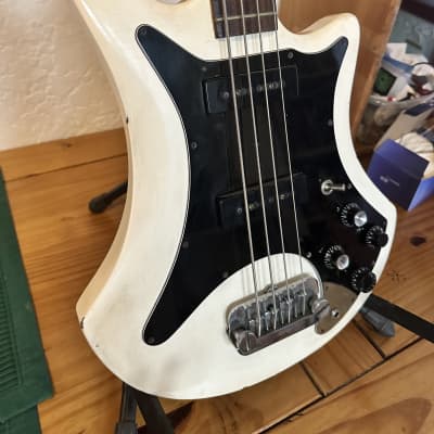 late 70s white Guild B-302 bass image 5