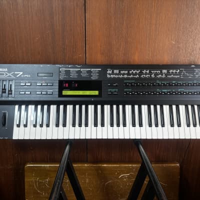 Yamaha DX7II-FD vintage digital synth w/ flight case new battery & refurbished