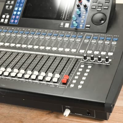 Yamaha LS9-32 32-Channel Digital Mixing Console CG004XD image 4