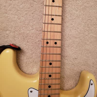 Fender Player Stratocaster with Maple Fretboard 2018 - Present Buttercream image 4