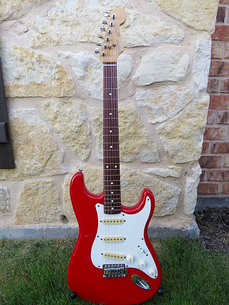高品質の人気 1984-87 Fender Squier Standard Stratocaster - Made in Japan ギター