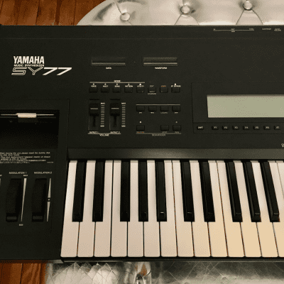 Yamaha SY77 Synthesizer