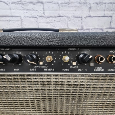 Fender Ultimate Chorus 2-Channel 2 x 65-Watt 2x12