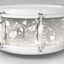 BRITISH DRUM CO. 14 x 5.5" Lounge snare drum, mahogany and birch 5.5 mm blended shell, Windermere Pearl finish LON-1455-SN-WP