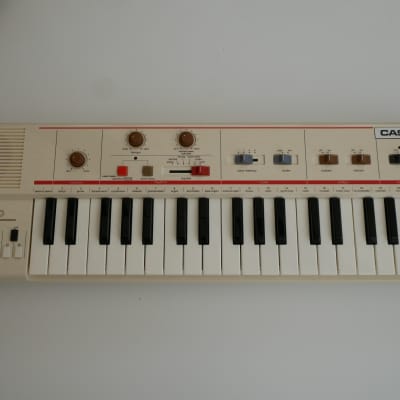 Casio MT-40 Casiotone 37-Key Synthesizer 1981 - 1982 - White