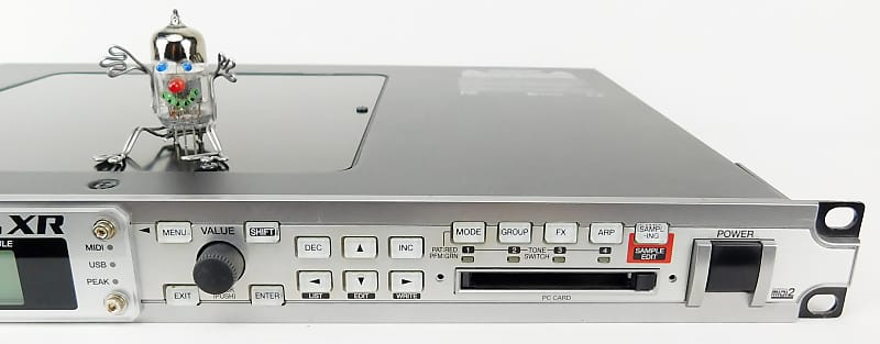 Roland Fantom XR V2.0 Synthesizer + 32MB DIMM + Top Zustand