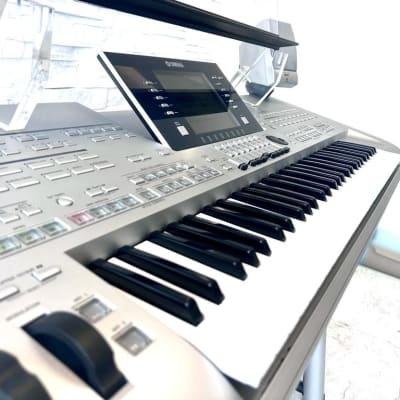Yamaha Tyros 3 Keyboard Workstation image 5