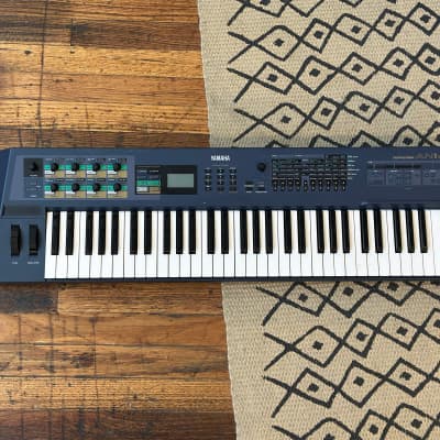 YAMAHA AN1x Analog Modeling Synthesizer w/ Flight Case