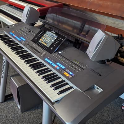 Yamaha Tyros5 76-Key Arranger Workstation Keyboard 2010s - Silver
