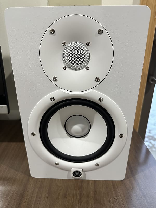 Yamaha HS7 6.5-Inch Powered Studio Monitor Speaker, White (Pair)