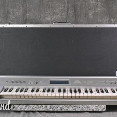 KORG TRITON 61-Key Music Workstation Synthesizer in Very Good condition