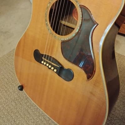 Gibson Songwriter Deluxe Plus EC 2006 - Grover Tuning Keys, Fishman Electronics. Price drop $1995 Obo.. This Guitar is in excellent condition. It has zero scratches, finish is in excellent condition. Rosewood back, sides and fretboard. image 5