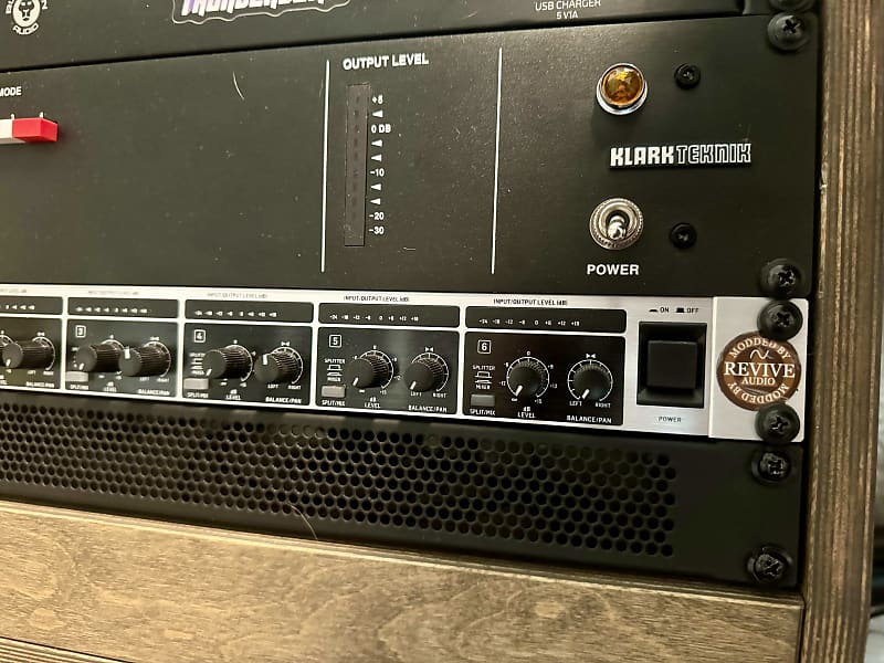 Behringer Ultralink Pro MX882 8-Channel Mixer / Splitter | Reverb