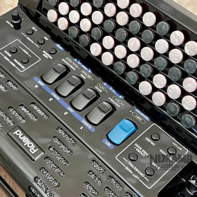 Roland FR-1XB BK V-Accordion 2022 Black image 3