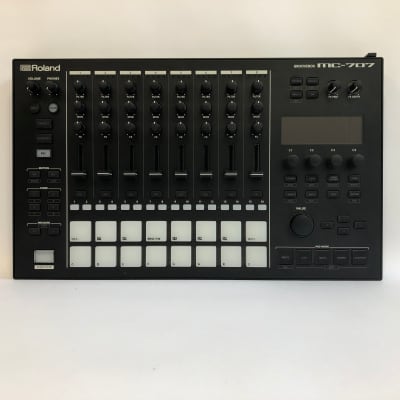 Roland MC-707 Groovebox