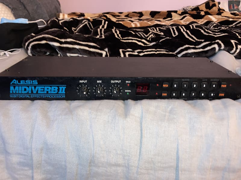 Alesis MIDIVERB II 16ビットデジタルエフェクトプロセッサー Alesis Midiverb II 16-Bit Digital Effects Processor w/ Power