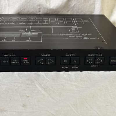 YAMAHA TX81Z FM TONE GENERATOR SYNTHESIZER New internal battery!! image 4