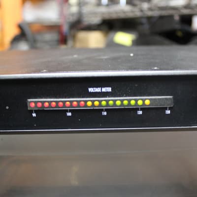 Furman PL-Plus C/ Power Conditioner w Lights and Meter LED image 3