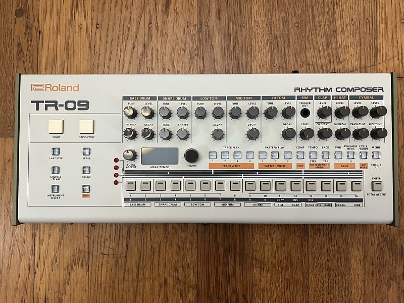 Roland TR-09 Rhythm Composer 2017 - Present - White