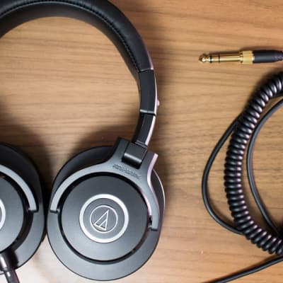 Audio-Technica ATH-M40x Closed-Back Professional Studio Monitor Headphones Black image 3