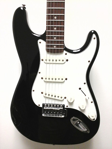 Peavey Raptor Custom SSS Electric Guitar Black w/ Maple Fretboard image 1