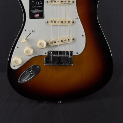 American Ultra Stratocaster Gaucher (USA, RW) - ultraburst Guitare