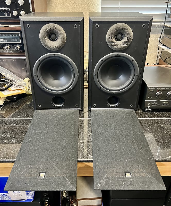 Acoustic Research Vintage AR 208 HO Bookshelf Speakers Pair Matching Serial #&#039;s SEE VIDEO  			