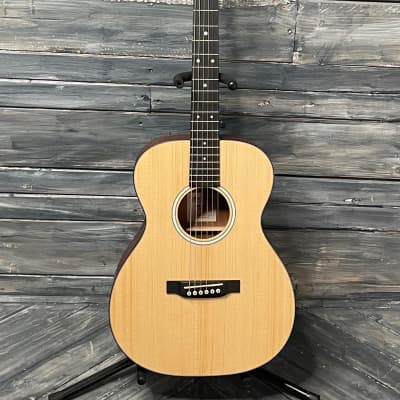 Mint Martin Junior Series 000JR-10 Acoustic Guitar with Martin Bag image 2