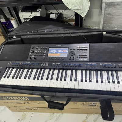 Yamaha PSR-SX700 61-Key Arranger Workstation