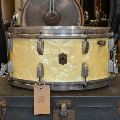 VINTAGE 1946 Leedy 6.5x14 3ply White Marine Pearl Snare Drum | Reverb