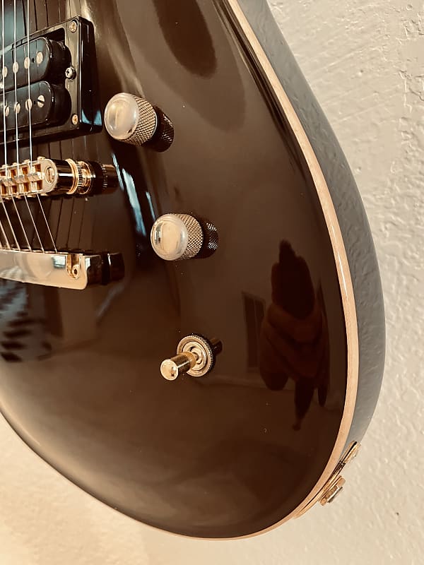 Fernandes APG-100 Double Cut Set Neck Mahogany w/Carved