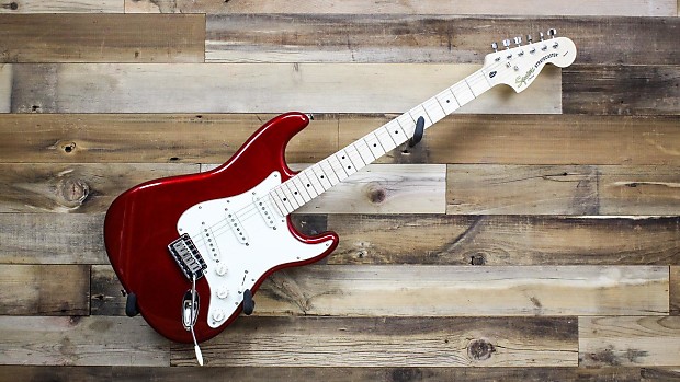 Squier standard stratocaster best sale candy apple red